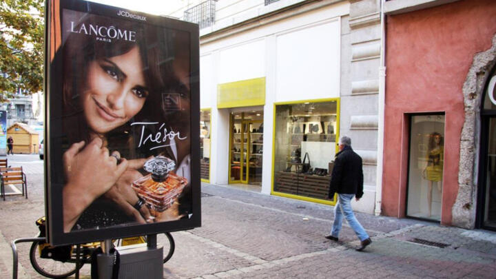 This JCDecaux advertising panel in Grenoble will be replaced by a tree